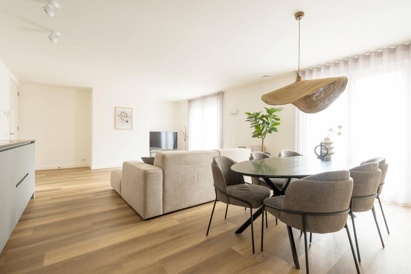 New Apartment In City Centre Large Оирсхот Экстерьер фото