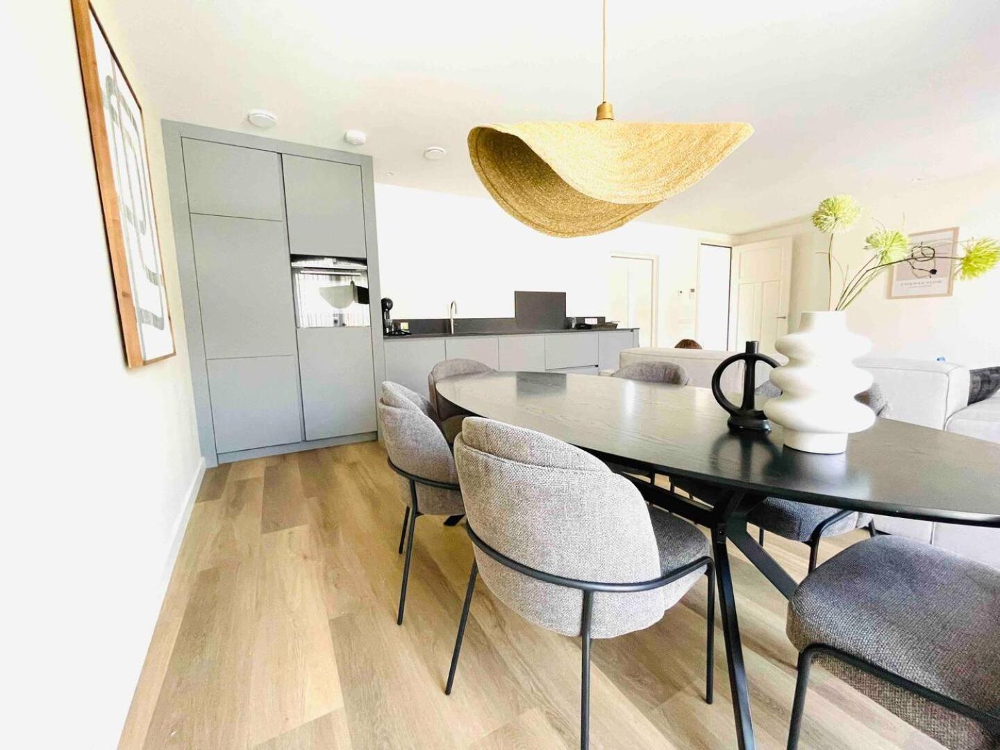 New Apartment In City Centre Large Оирсхот Экстерьер фото